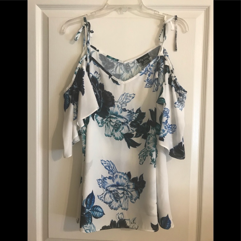 Cold shoulder top